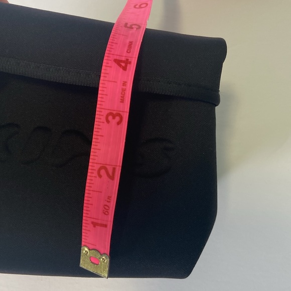 SKIMS pounch - Picture 5 of 5